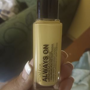 Like new smashbox foundation